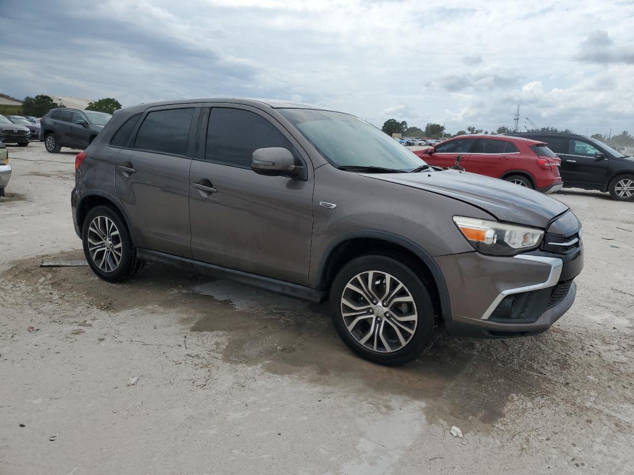 2019 Mitsubishi Outlander - Image 4