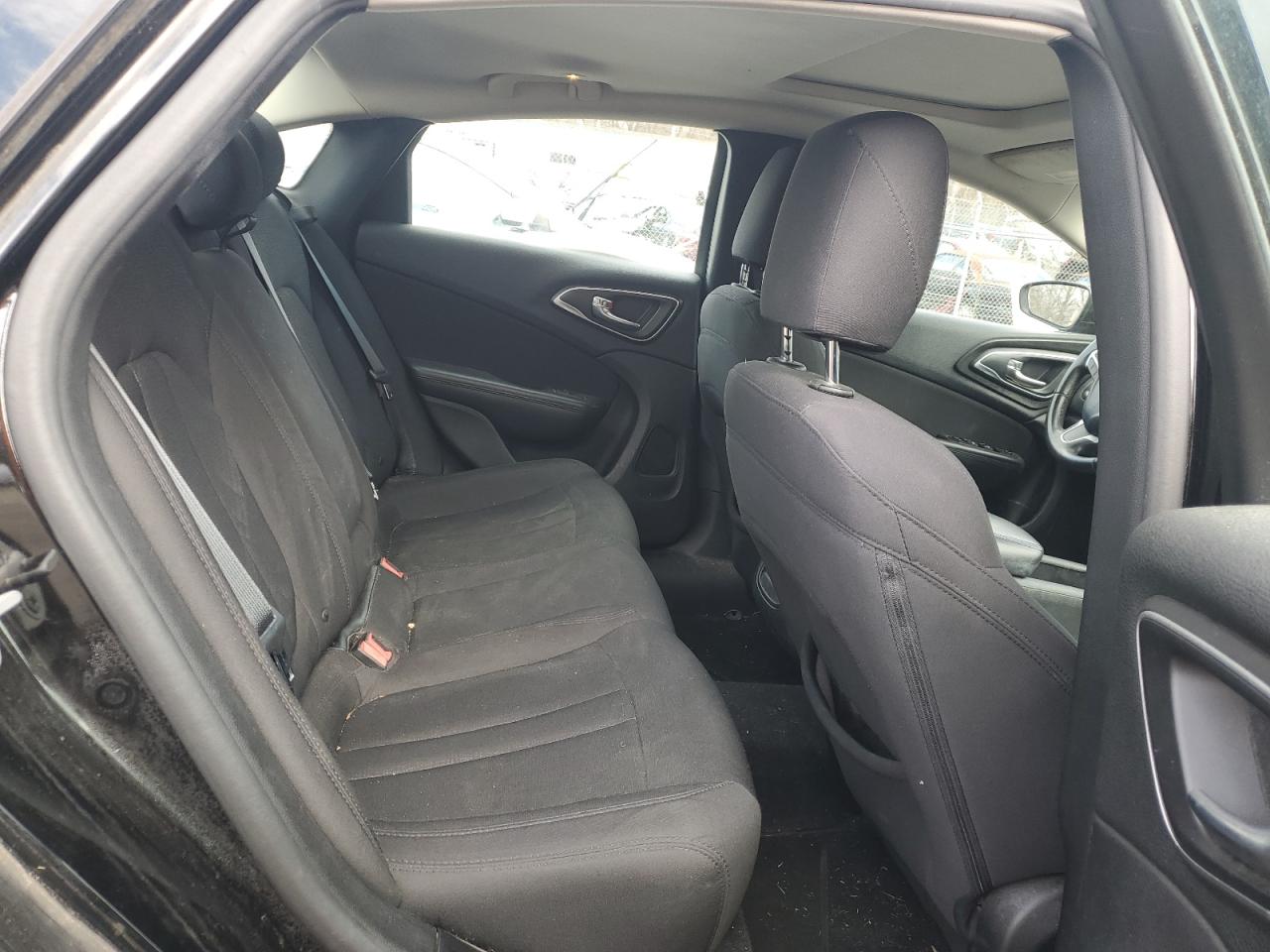 2015 Chrysler 200 - Image 10