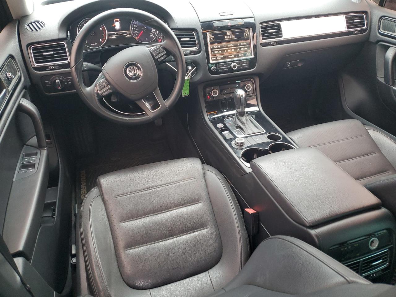 2014 Volkswagen Touareg - Image 8