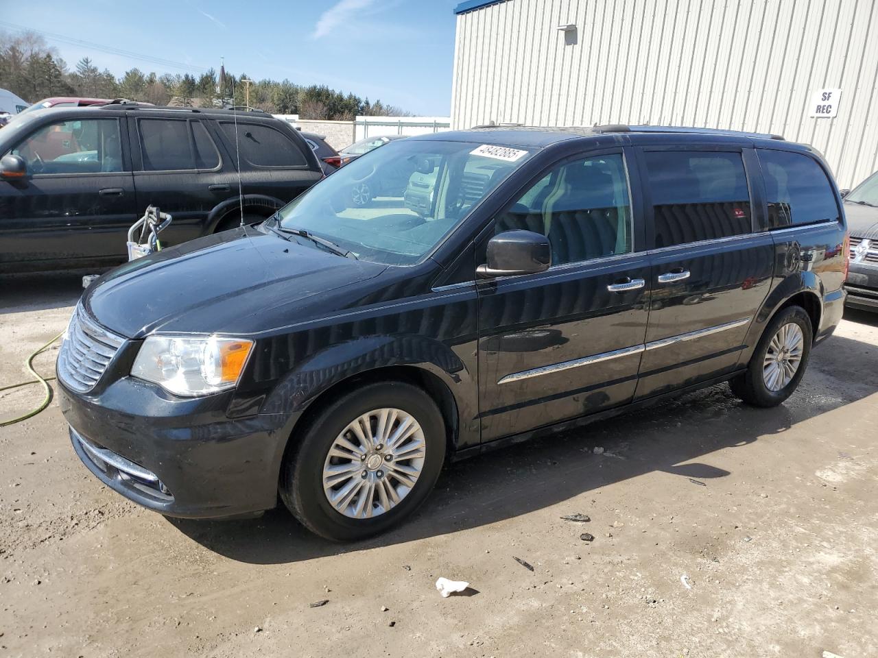 2015 Chrysler Town & Country - Image 1
