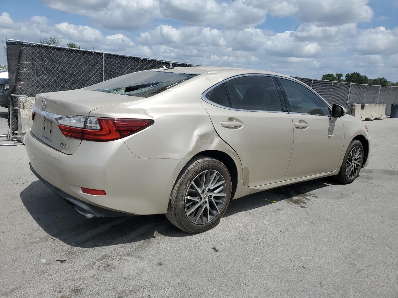 2017 Lexus ES - Image 3