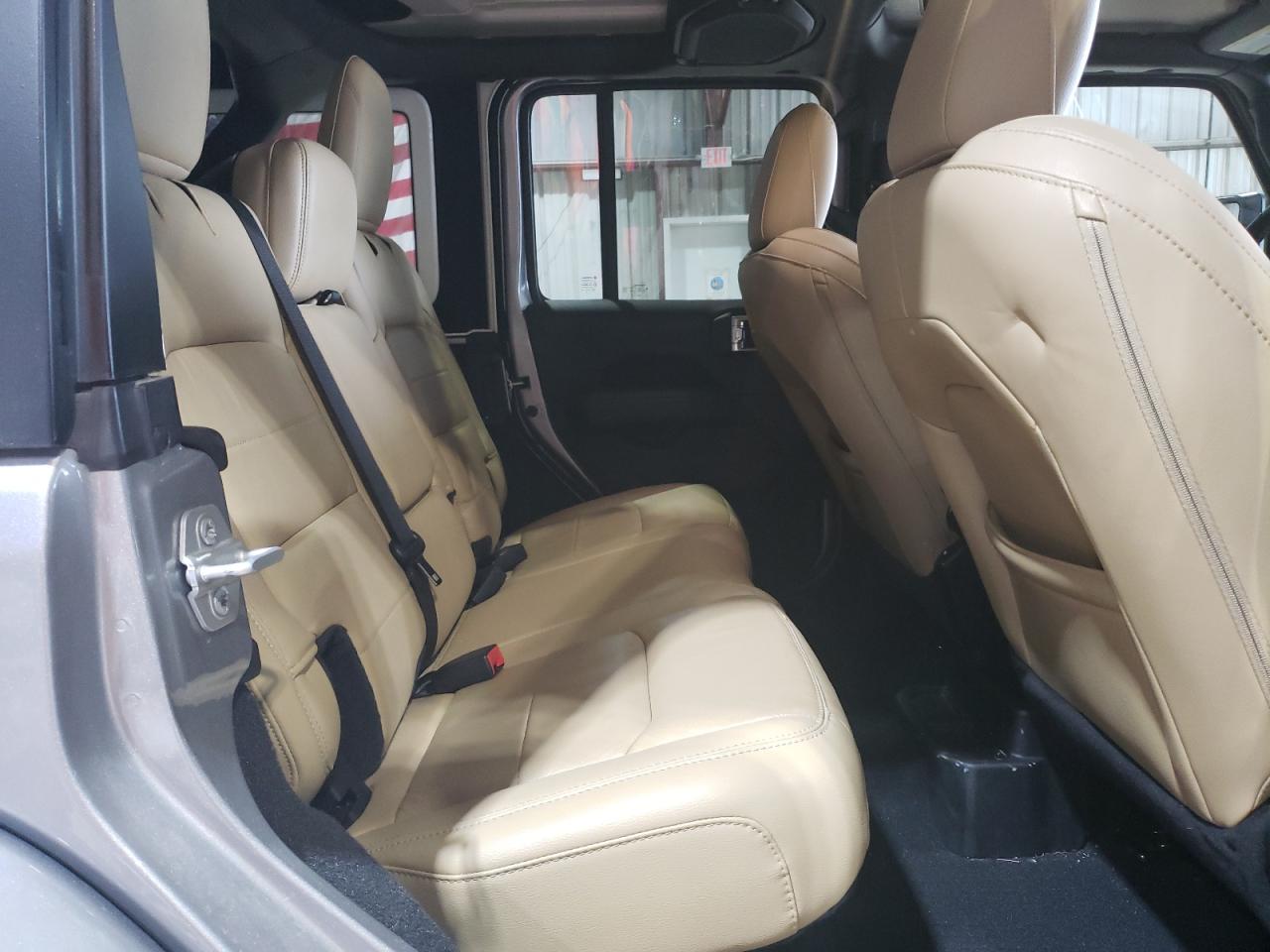 2019 Jeep Wrangler - Image 11