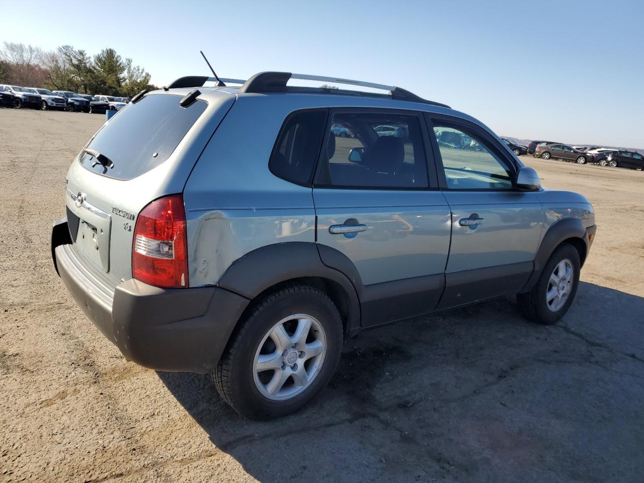 2005 Hyundai Tucson - Image 3