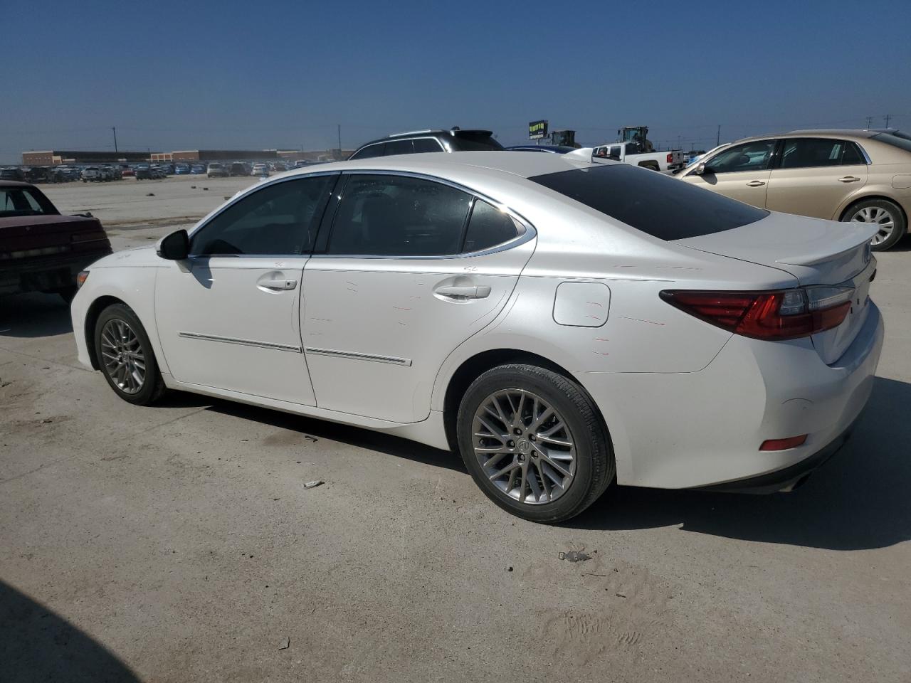2018 Lexus ES - Image 2