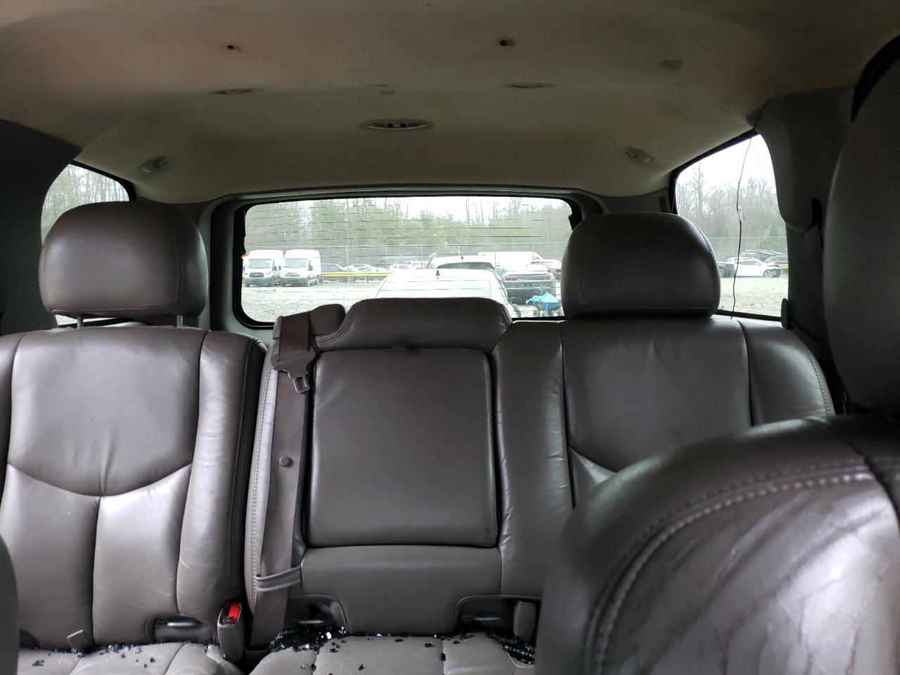 2003 Chevrolet Tahoe - Image 10