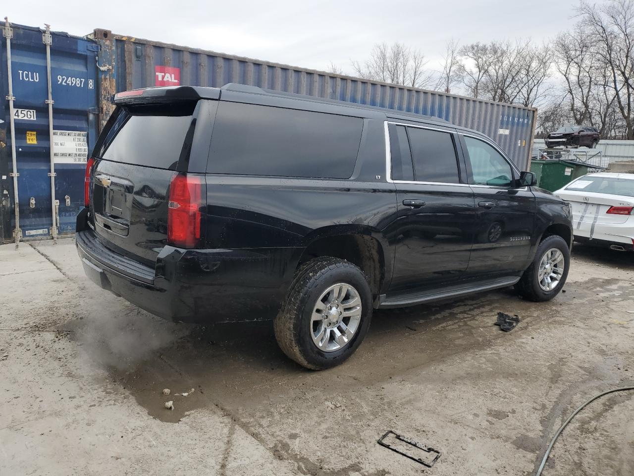 2015 Chevrolet Suburban - Image 3
