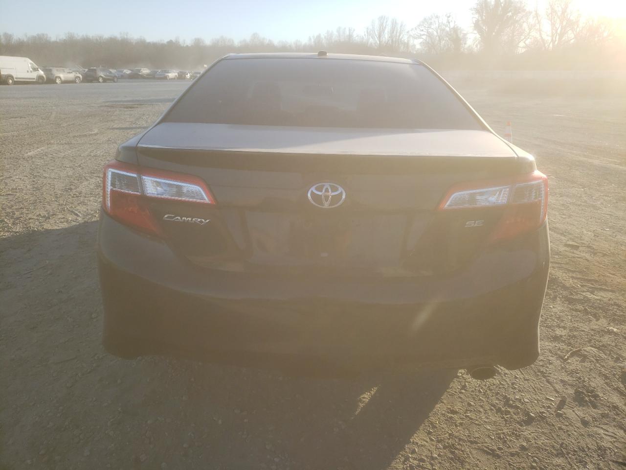 2014 Toyota Camry - Image 6