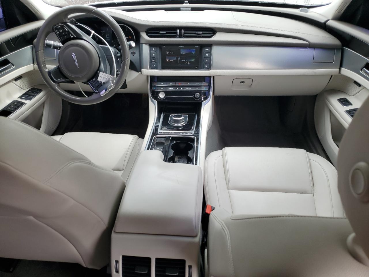 2017 Jaguar XF - Image 8