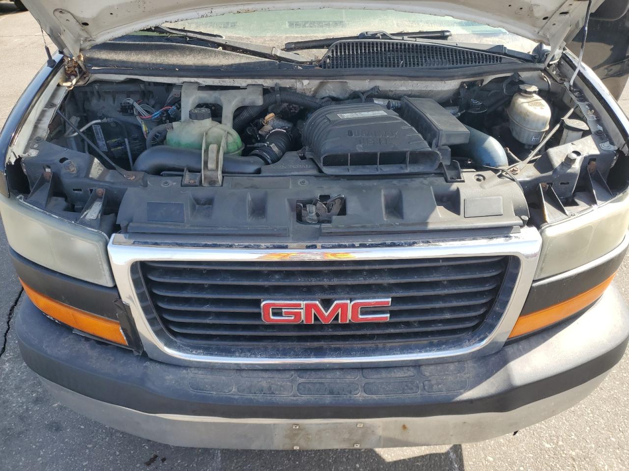 2008 GMC Savana - Image 11
