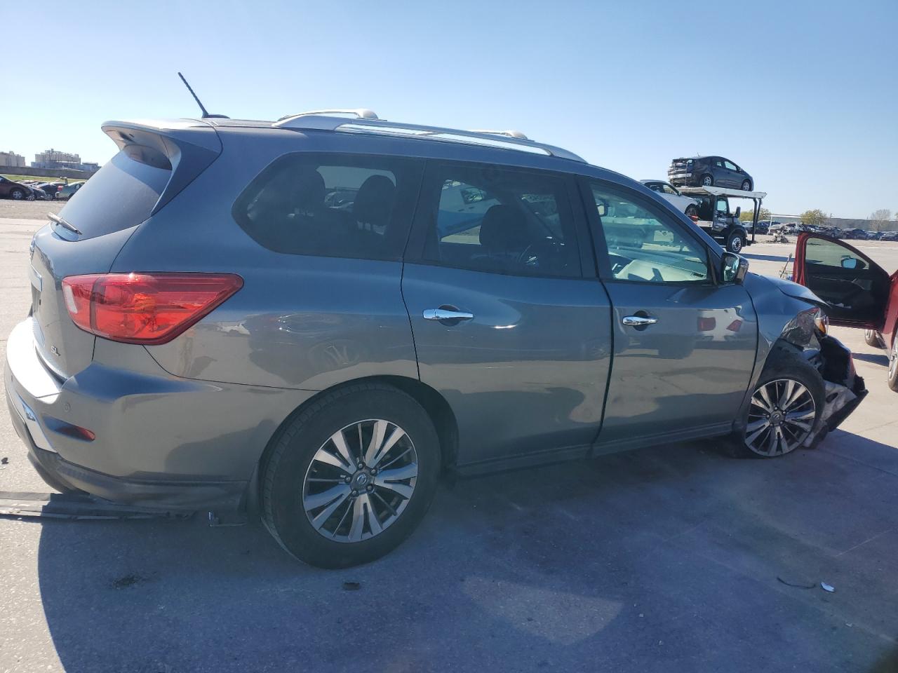2018 Nissan Pathfinder - Image 3