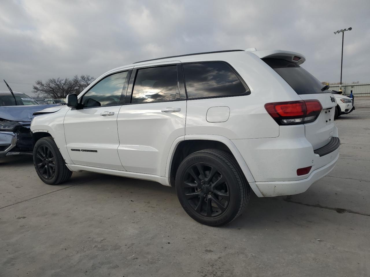 2019 Jeep Grand Cherokee - Image 2