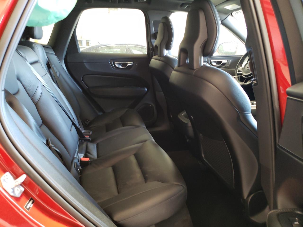 2018 Volvo XC60 - Image 11