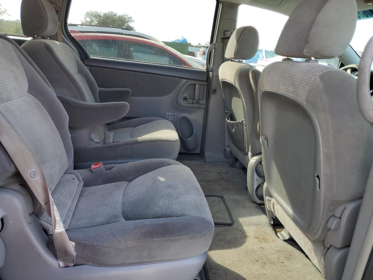 2007 Toyota Sienna - Image 11