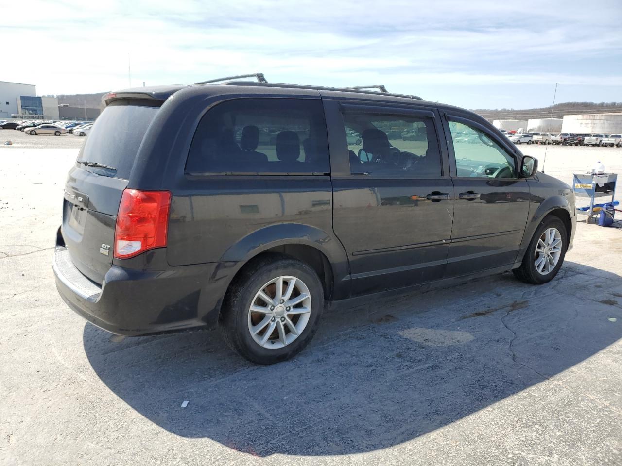 2015 Dodge Caravan - Image 3