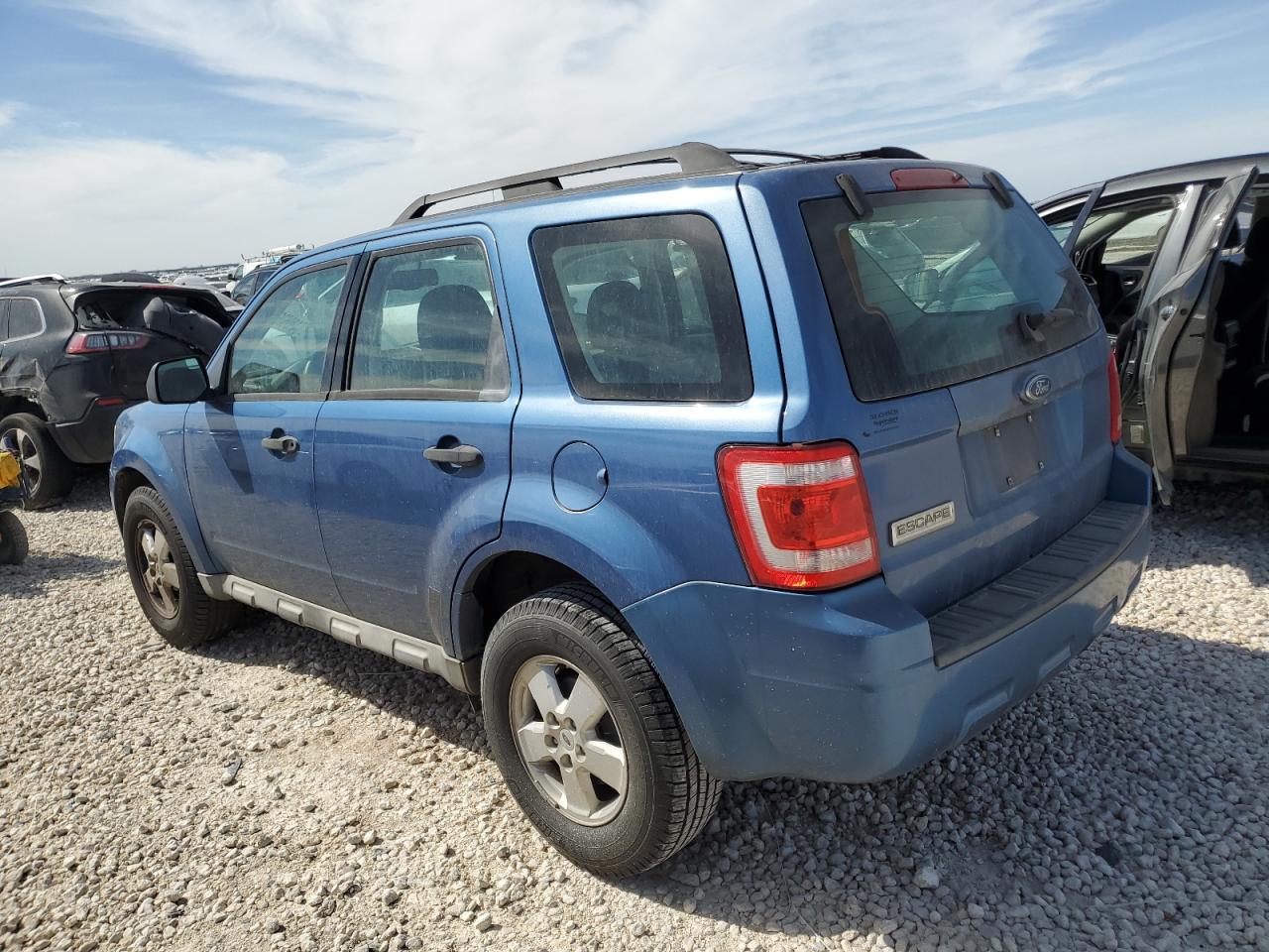 2009 Ford Escape - Image 2