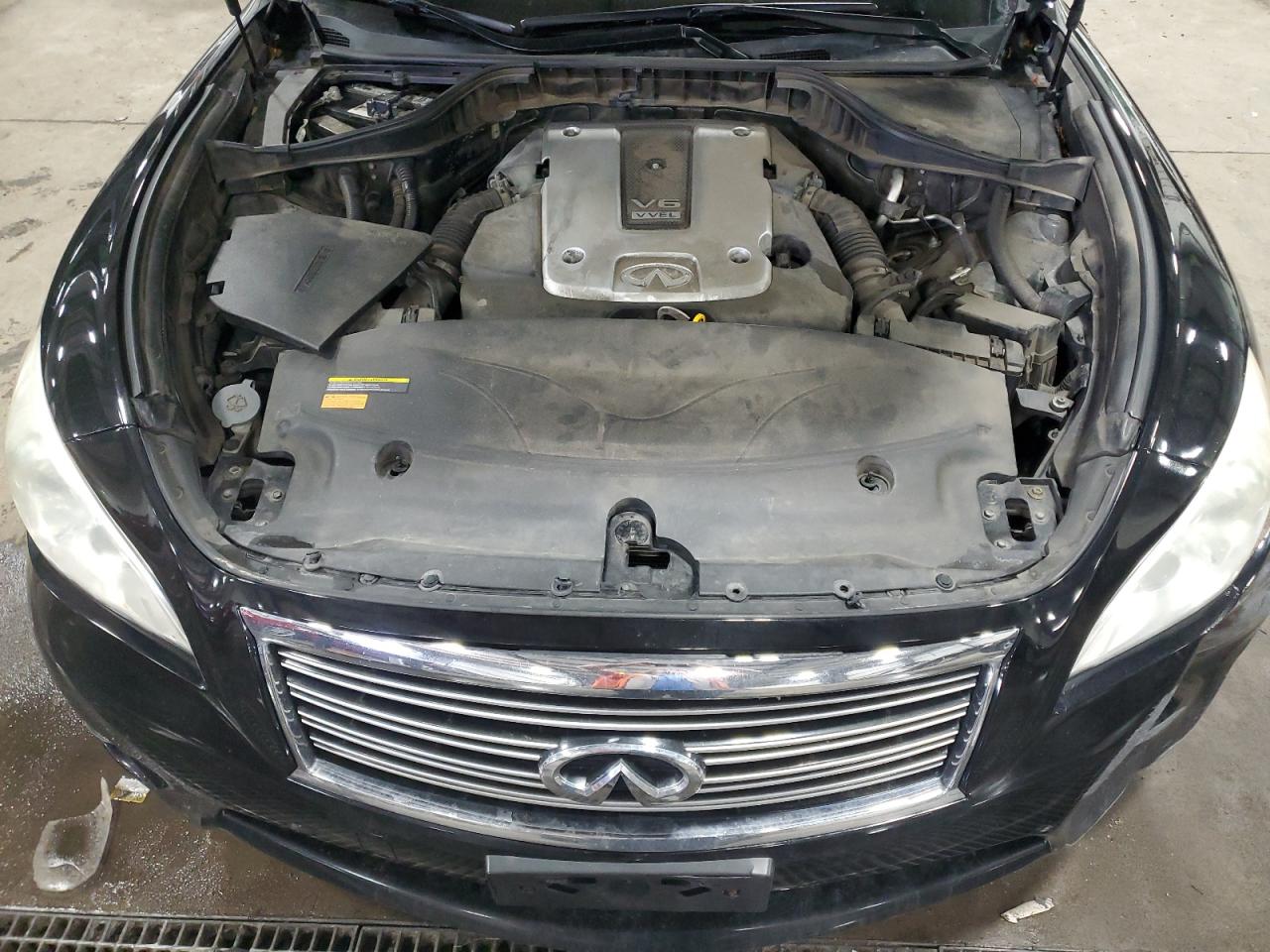 2011 Infiniti M - Image 11