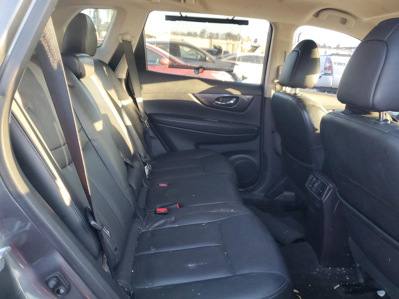 2015 Nissan Rogue - Image 11