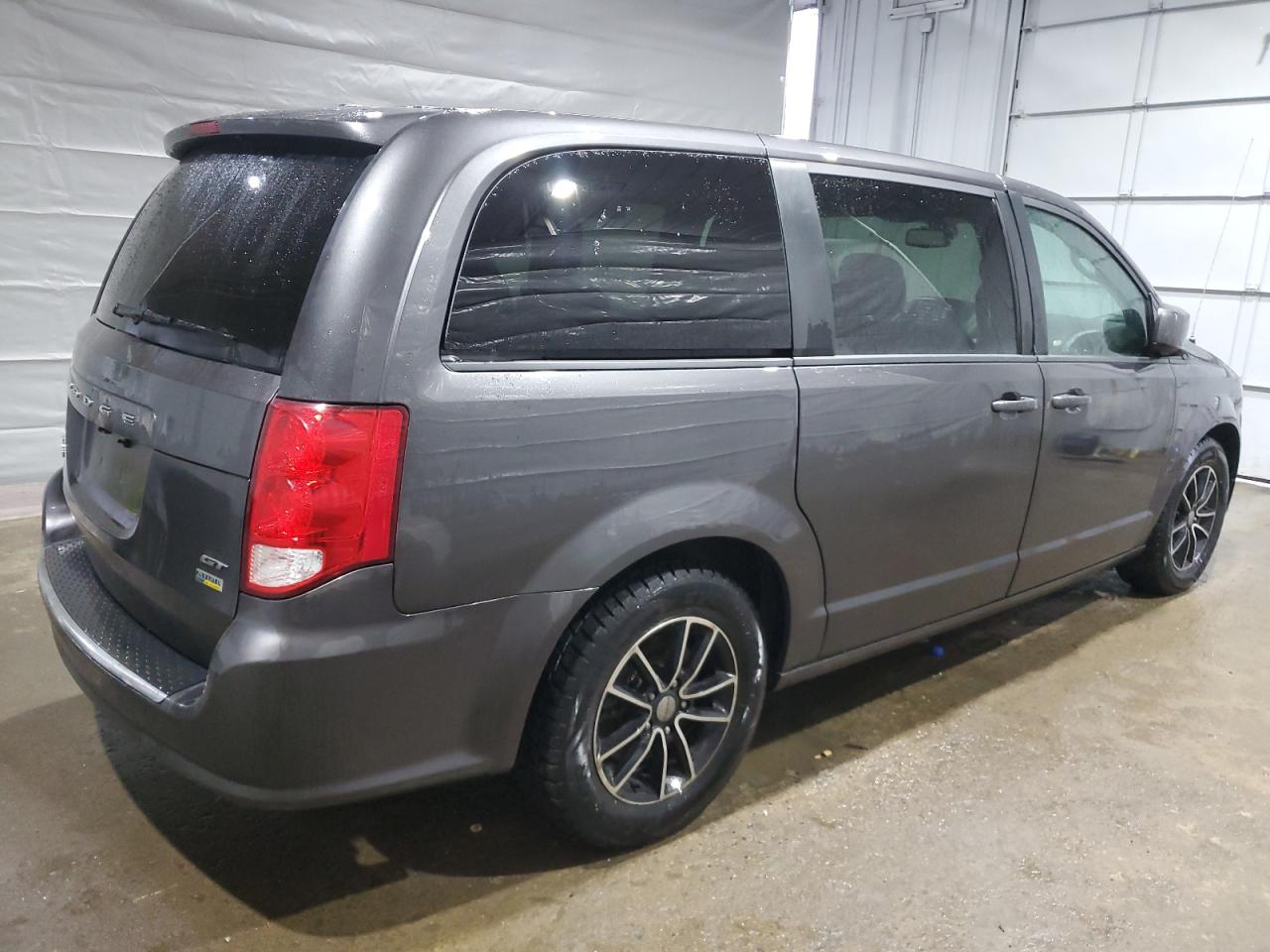 2019 Dodge Caravan - Image 3