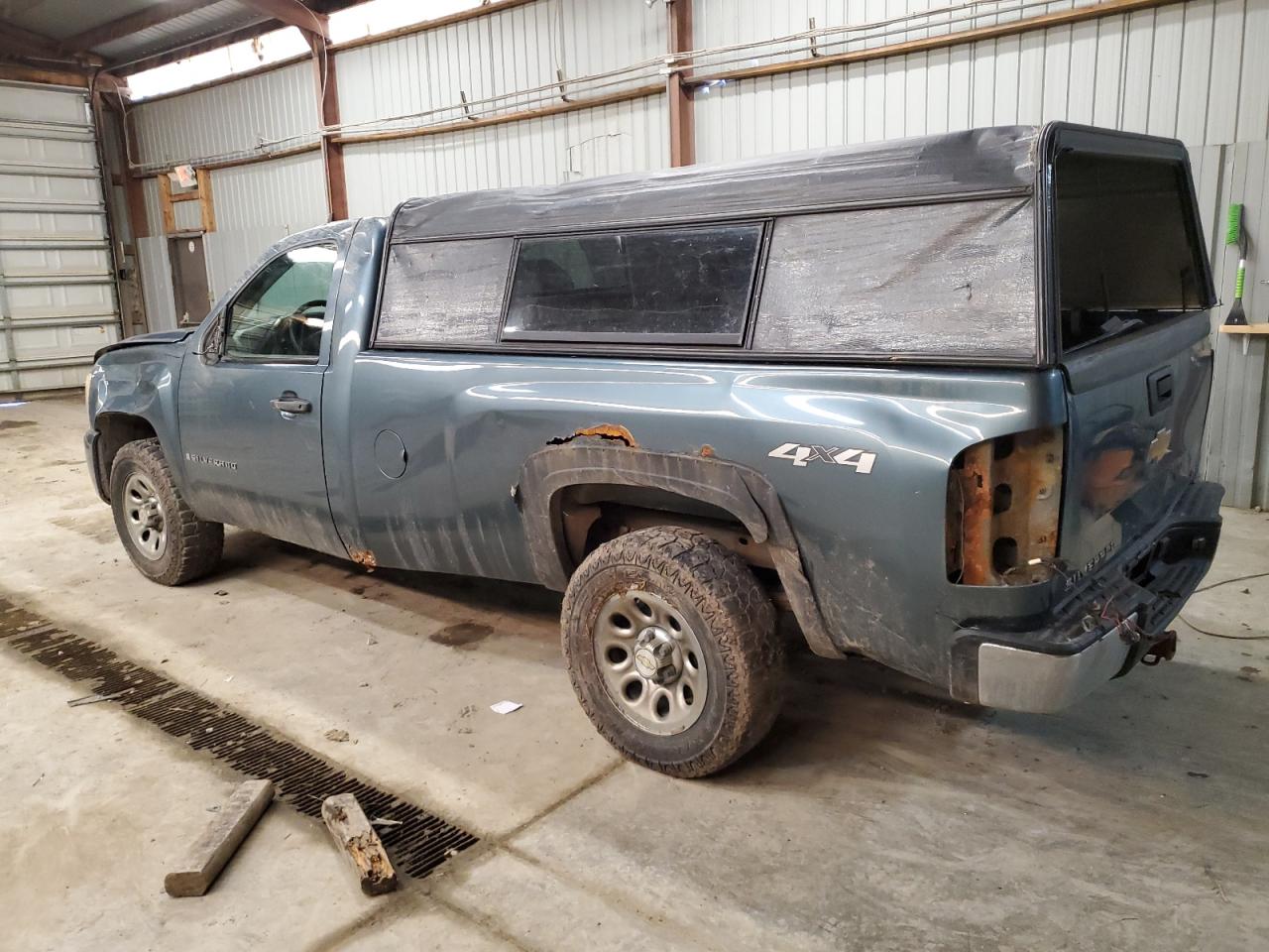 2009 Chevrolet Silverado - Image 2