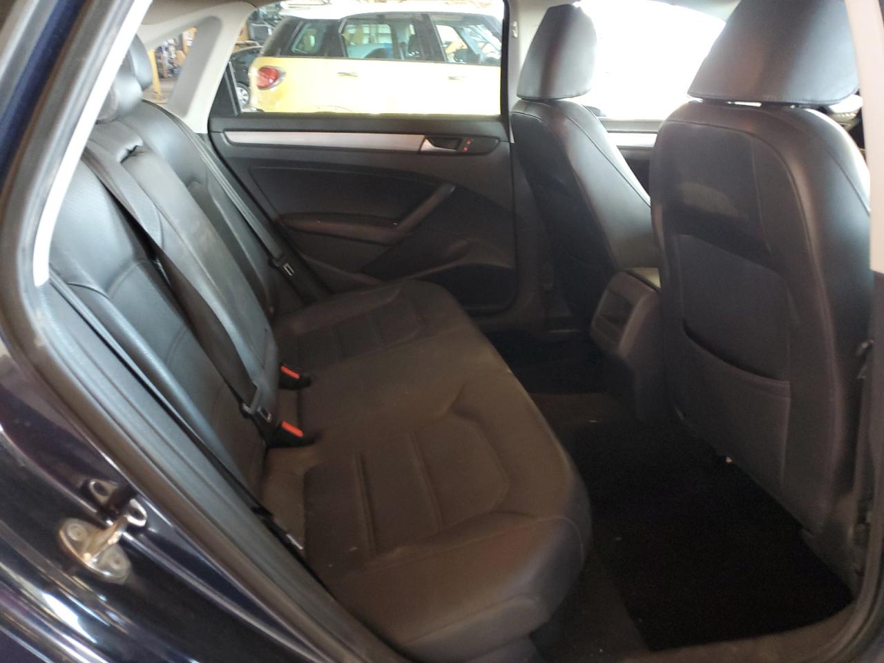 2015 Volkswagen Passat - Image 11