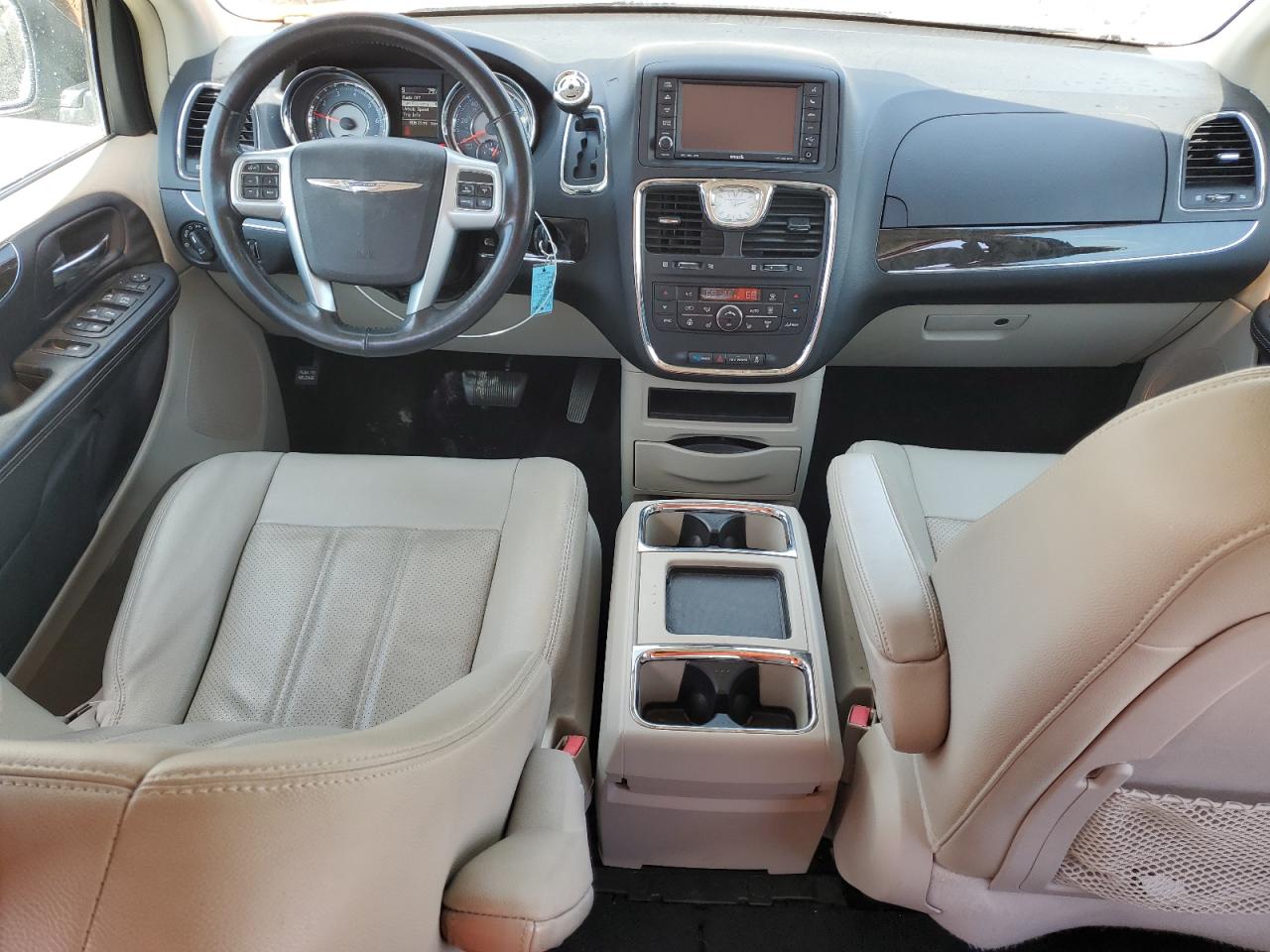 2013 Chrysler Town & Country - Image 8