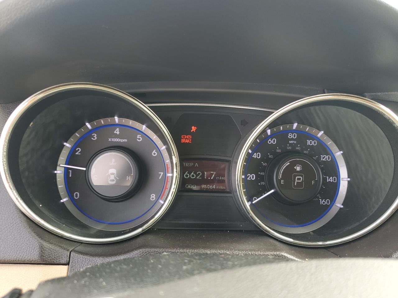 2011 Hyundai Sonata - Image 9