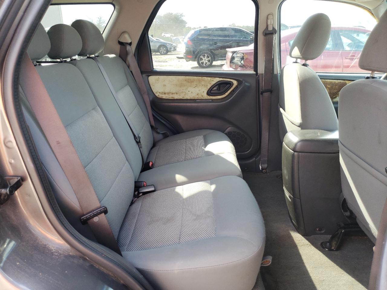 2005 Ford Escape - Image 11