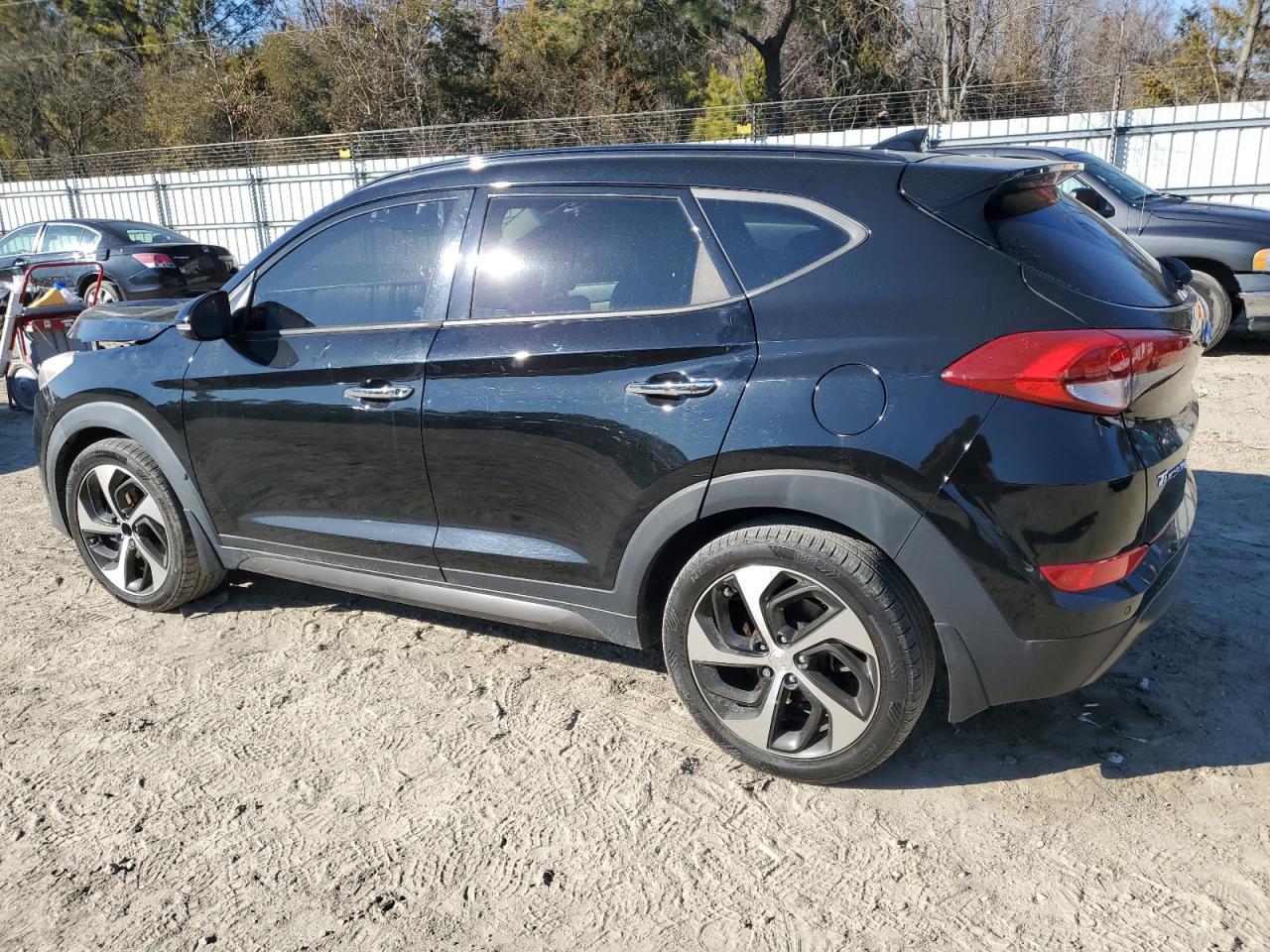 2016 Hyundai Tucson - Image 2