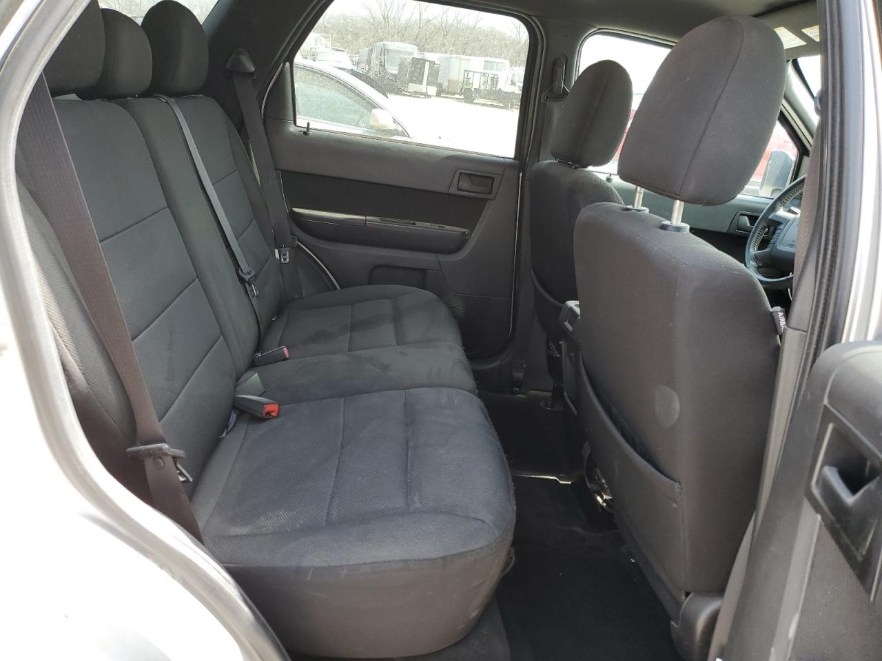 2010 Ford Escape - Image 11