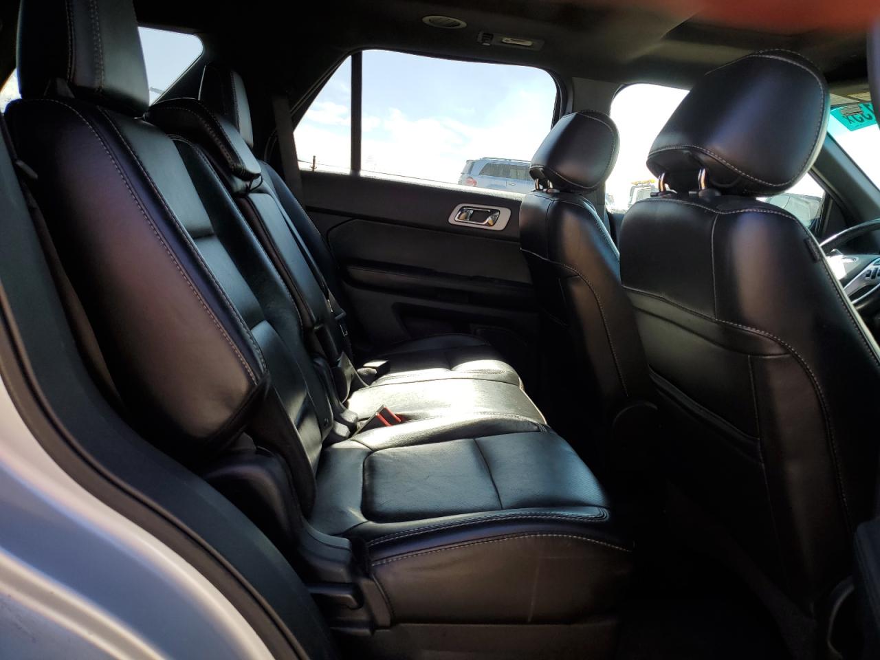 2015 Ford Explorer - Image 11