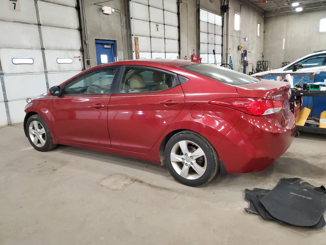 2013 Hyundai Elantra - Image 2