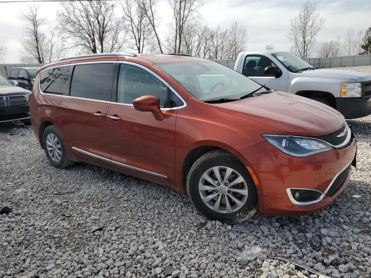 2018 Chrysler Pacifica - Image 4