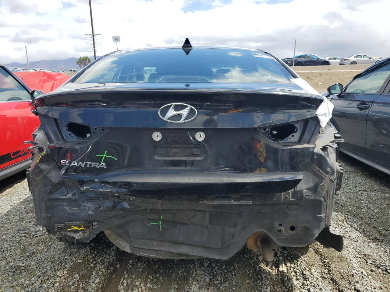 2017 Hyundai Elantra - Image 6