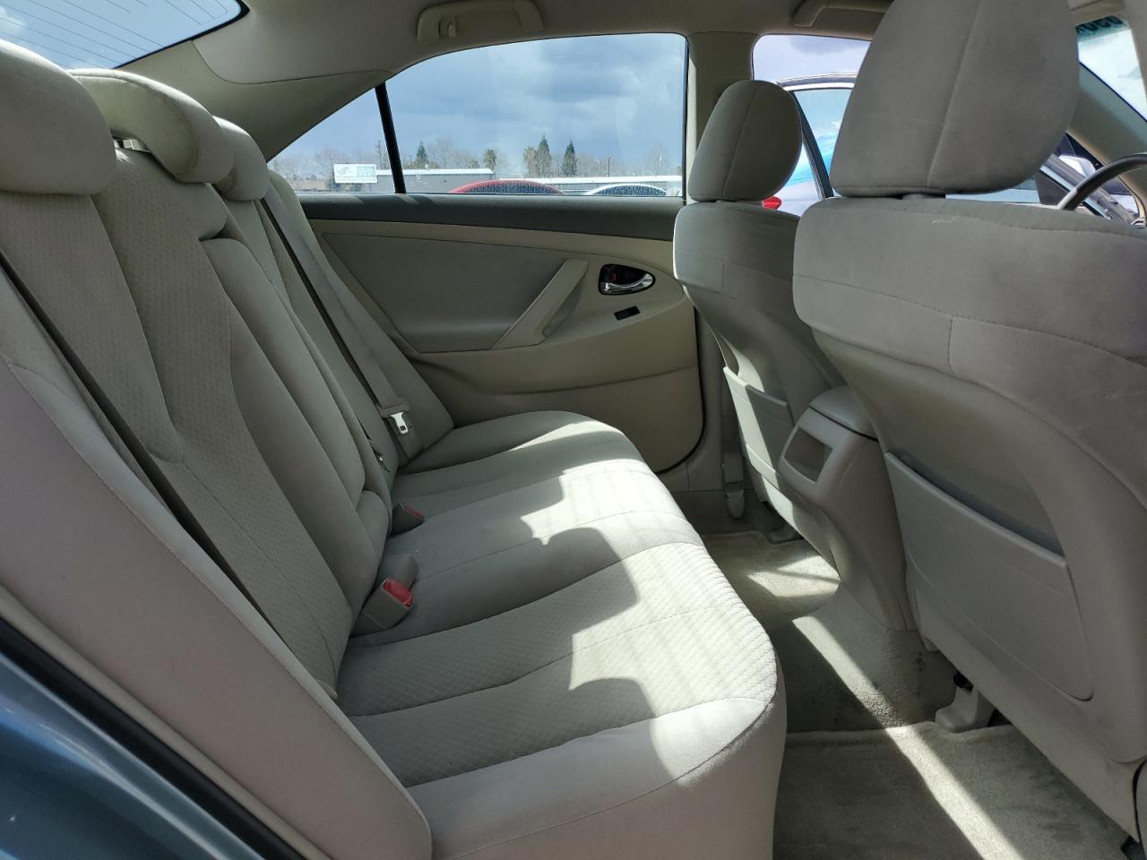 2009 Toyota Camry - Image 10