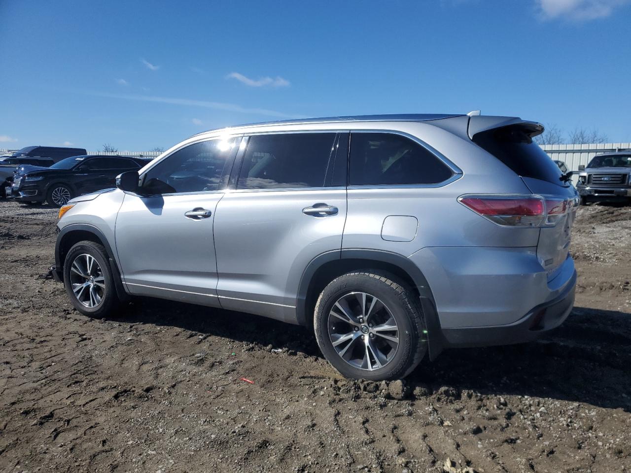 2016 Toyota Highlander - Image 2