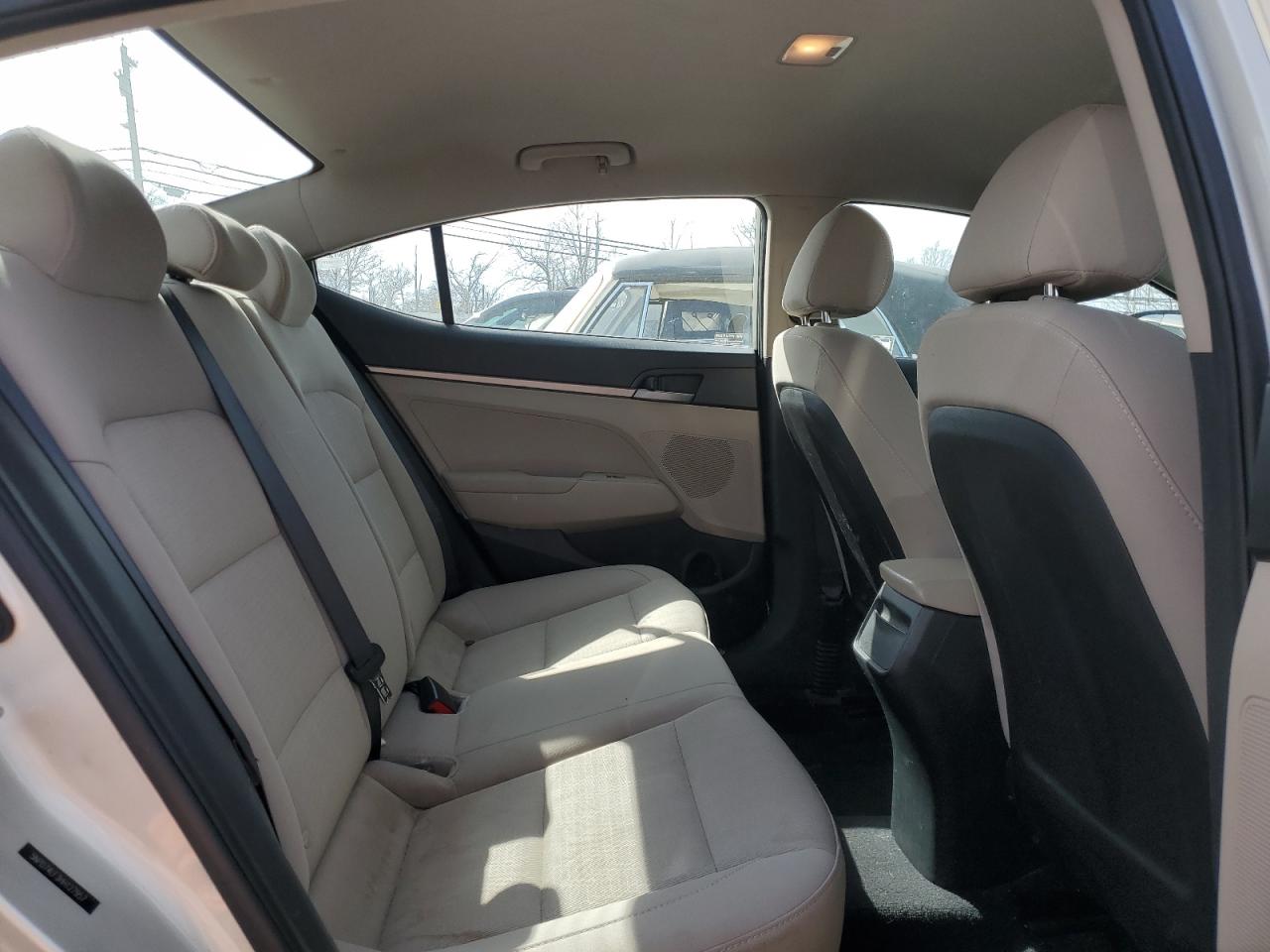 2017 Hyundai Elantra - Image 10
