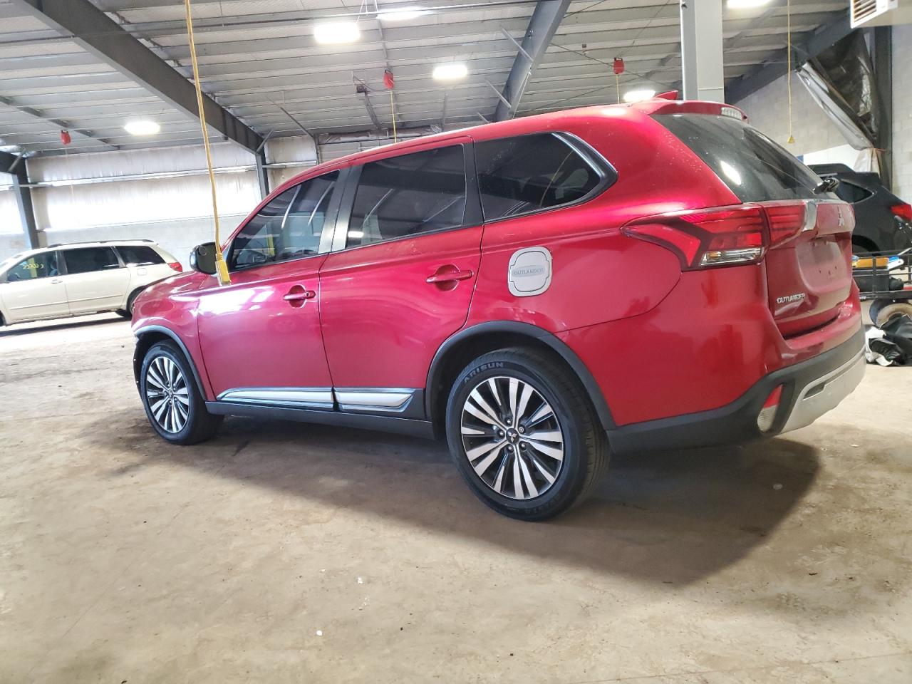 2020 Mitsubishi Outlander - Image 2