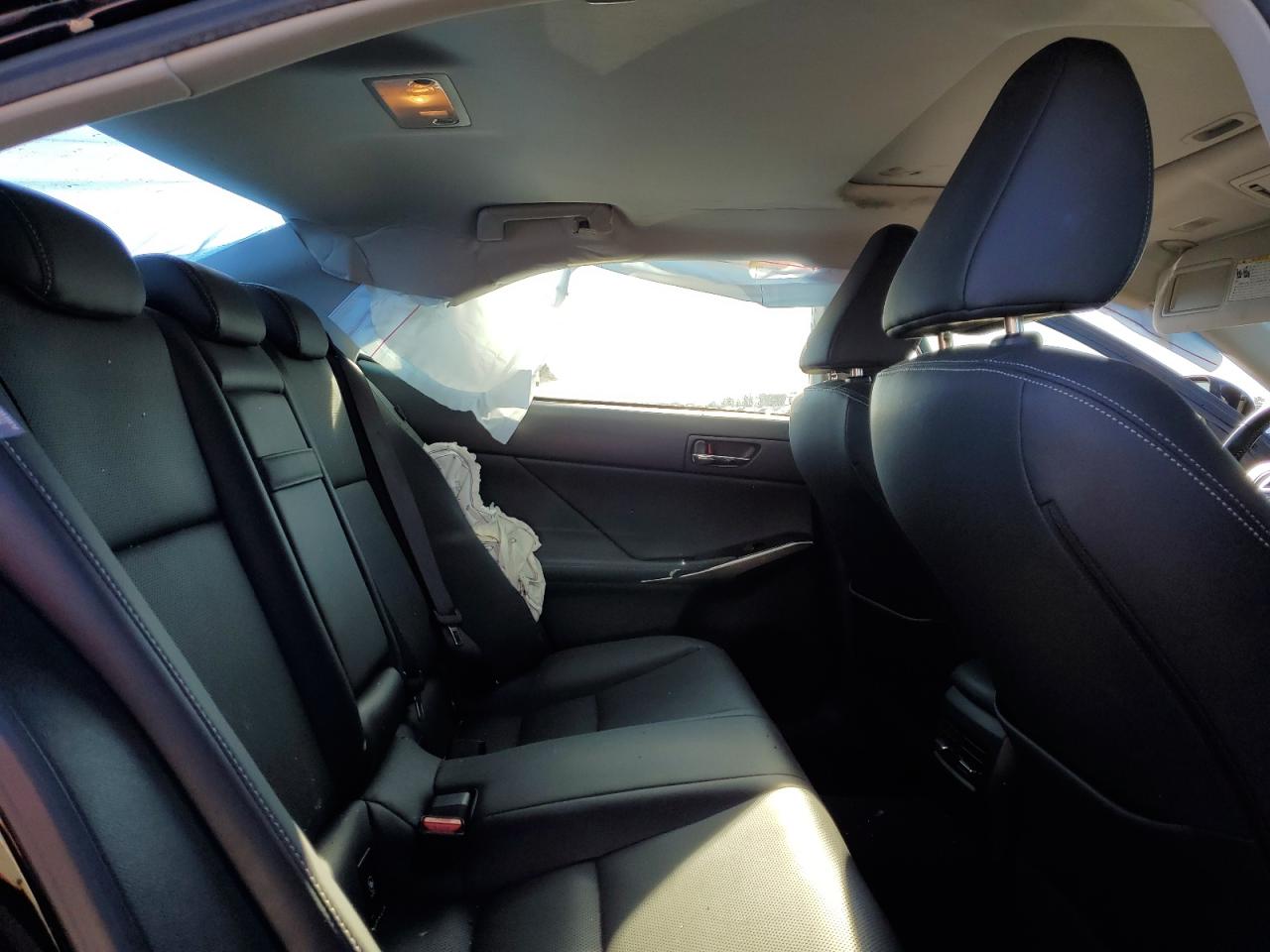 2014 Lexus IS - Image 10