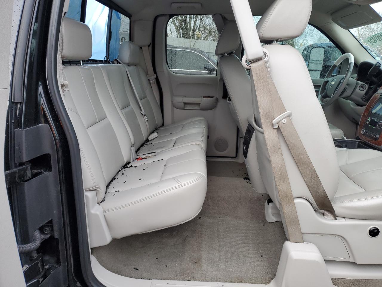 2007 Chevrolet Silverado - Image 11