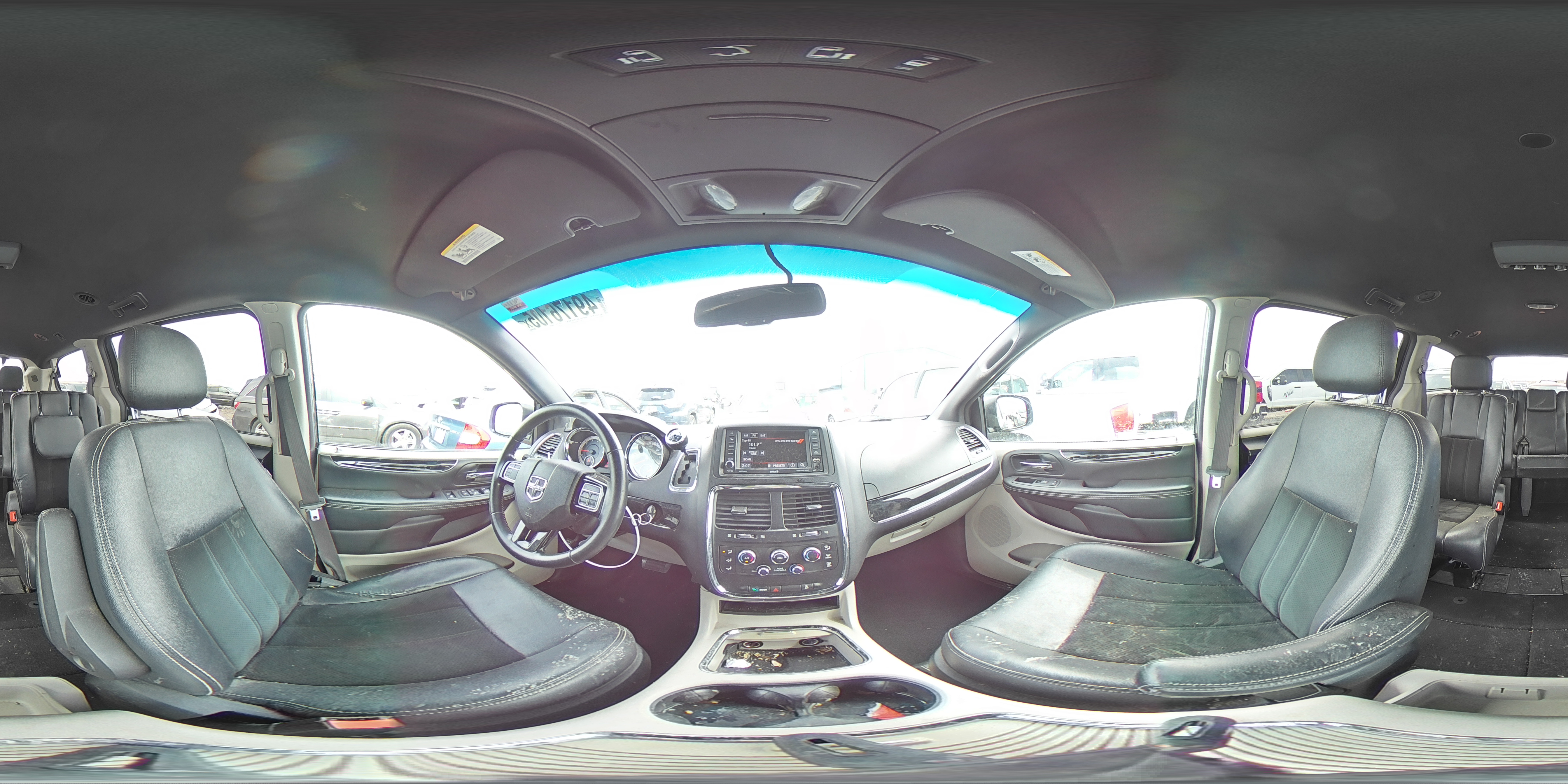 2017 Dodge Caravan - Image 14