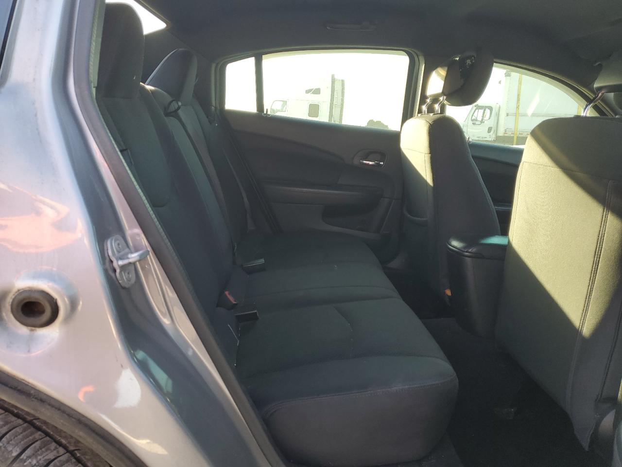 2014 Chrysler 200 - Image 10