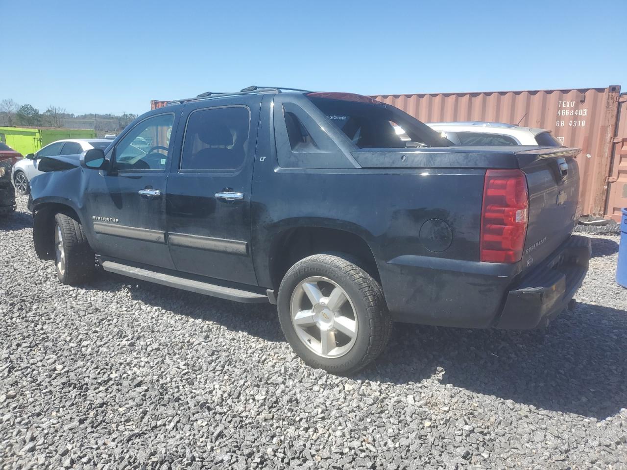 2011 Chevrolet Avalanche - Image 2