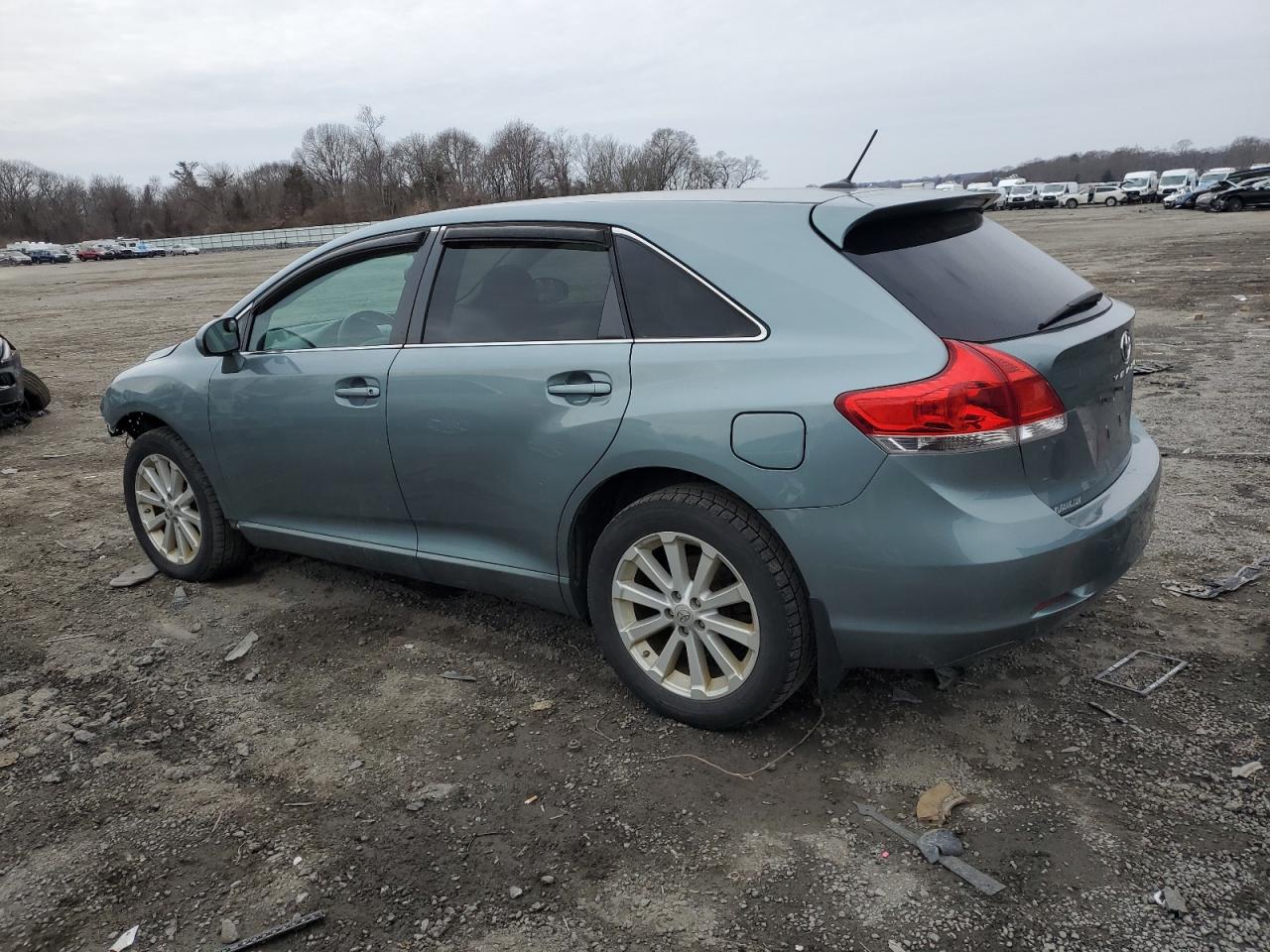 2011 Toyota Venza - Image 2
