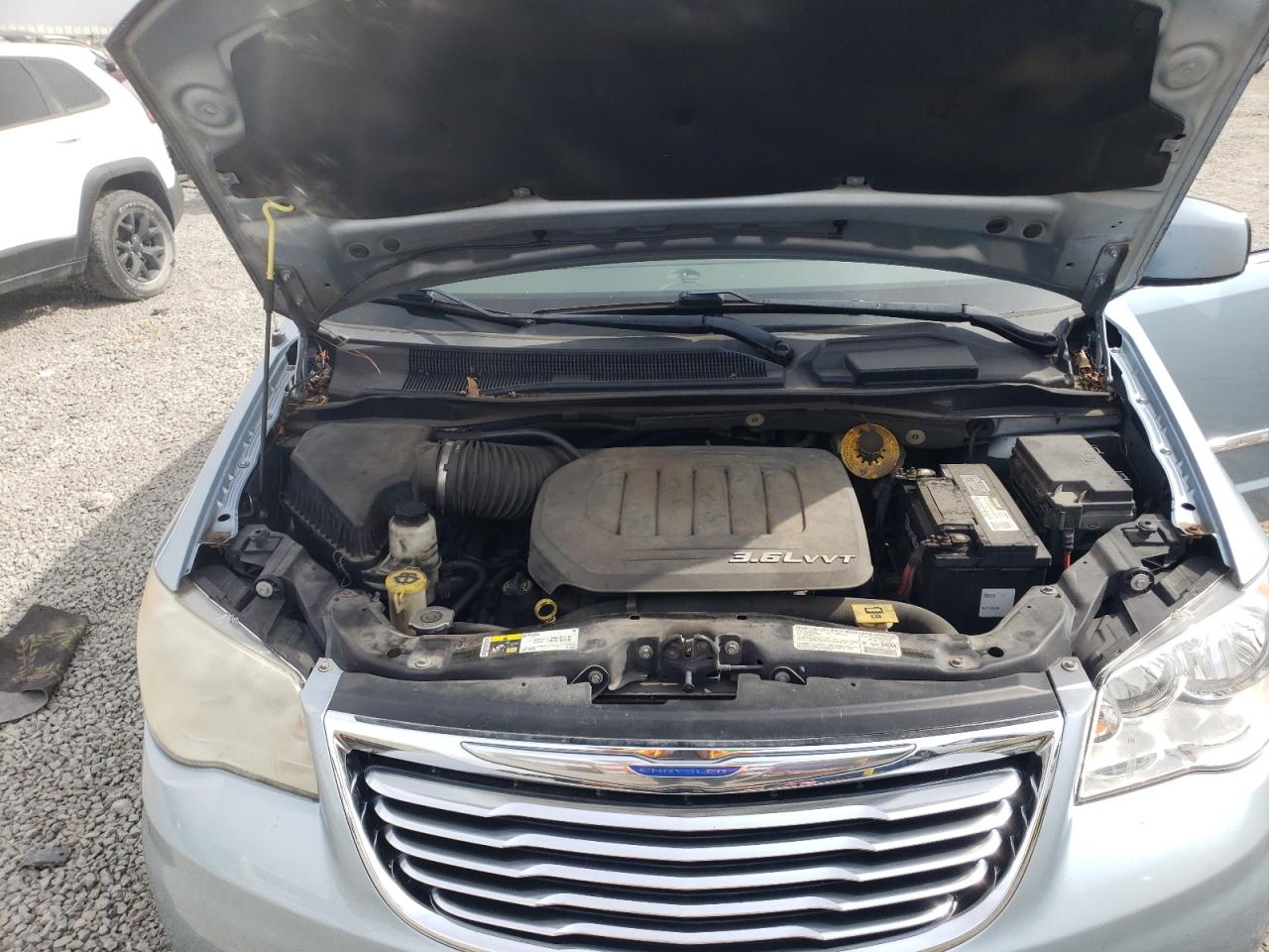 2013 Chrysler Town & Country - Image 12
