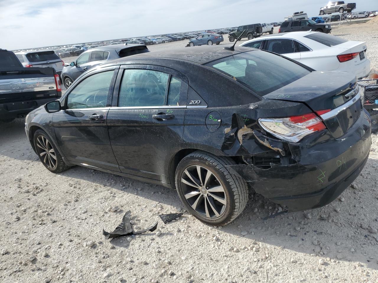 2013 Chrysler 200 - Image 2