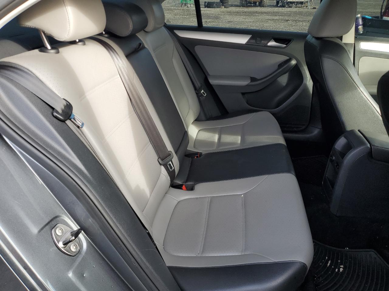 2014 Volkswagen Jetta - Image 10