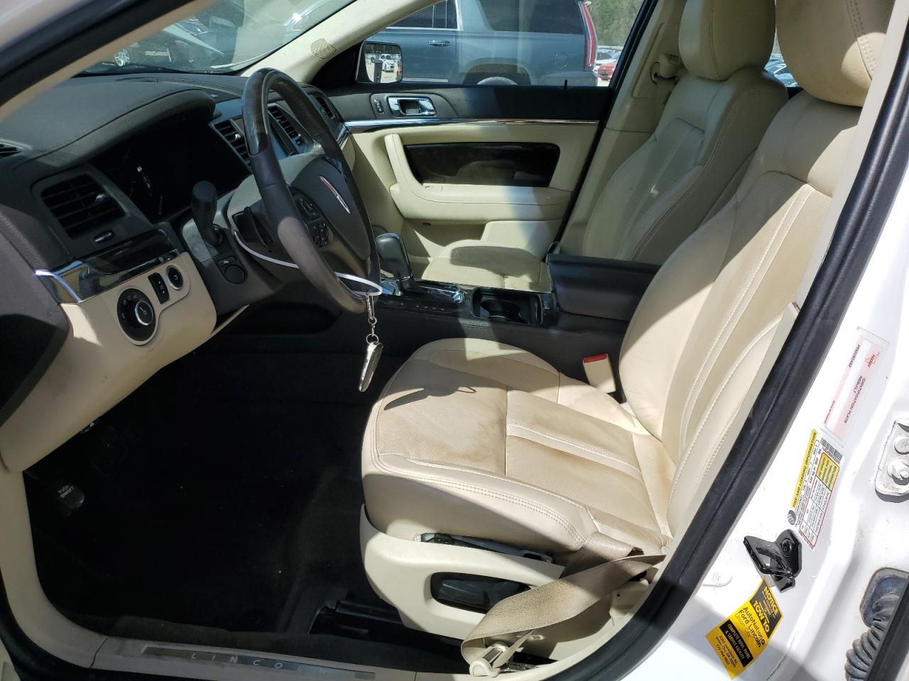 2014 Lincoln MKS - Image 7