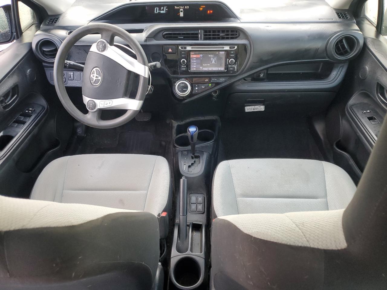 2016 Toyota Prius - Image 8