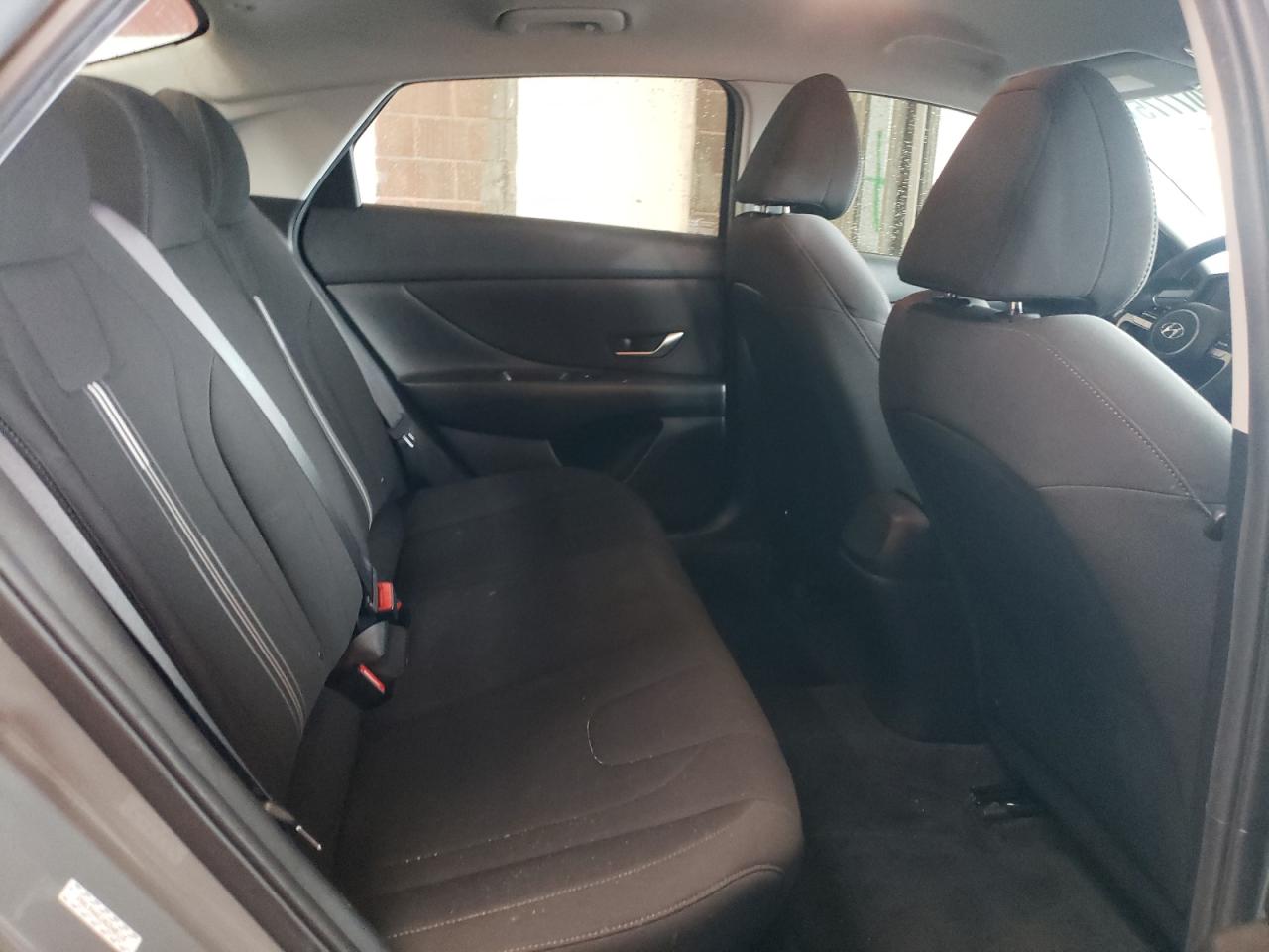 2022 Hyundai Elantra - Image 10
