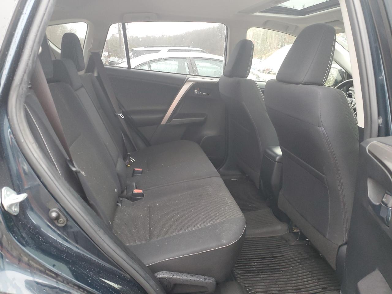 2018 Toyota RAV 4 - Image 11